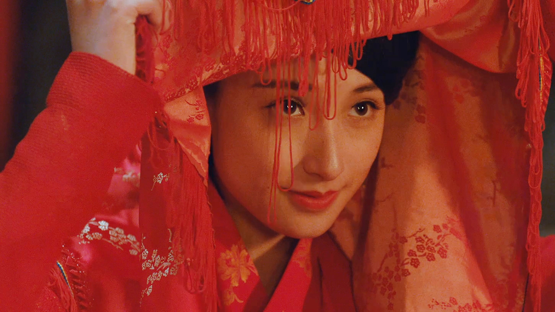女孩遭坏人绑架,被穿越者救起之后,还带回了未来世界